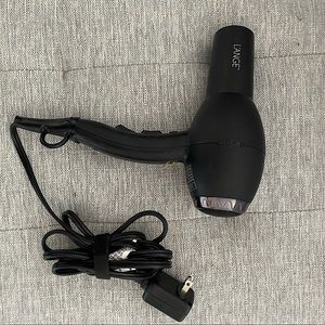 I have 2 blow dryers so selling one of them.